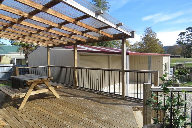 Photo of property in 1 Racecourse Road, Reefton, 7830