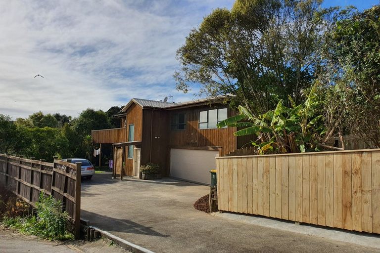Photo of property in 38 Banyan Drive, Totara Heights, Auckland, 2105