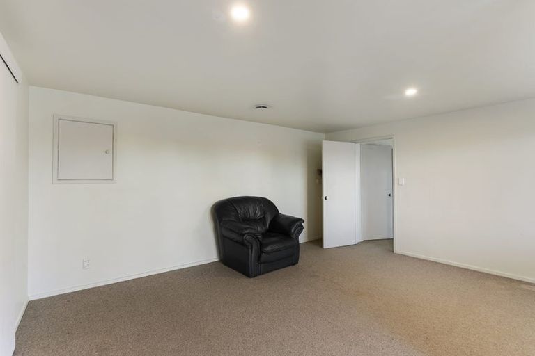 Photo of property in 17 Tui Vale Road, Shelly Park, Auckland, 2014