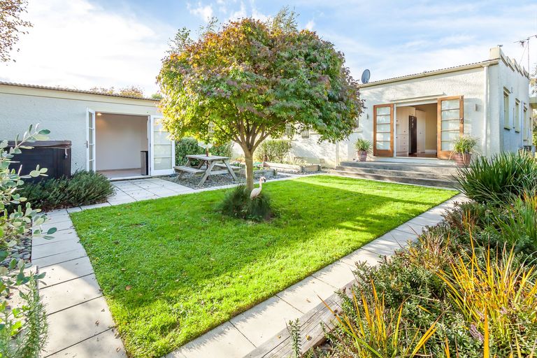 Photo of property in 72 Heretaunga Street, Palmerston North, 4414