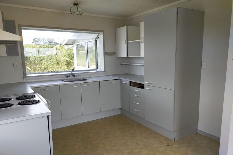 Photo of property in 16 Babich Road, Henderson Valley, Auckland, 0614