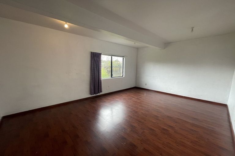 Photo of property in 1 Silverstone Place, Henderson, Auckland, 0612