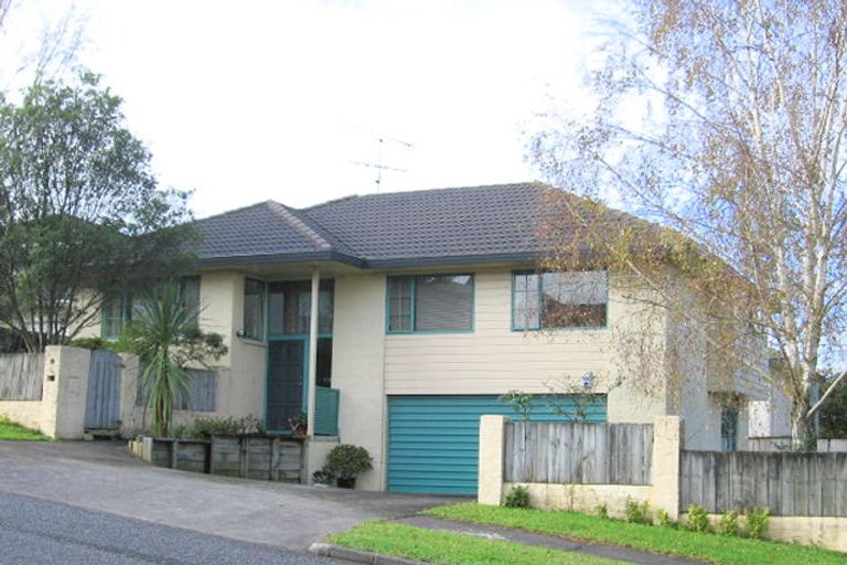 Photo of property in 2/5 Kells Place, Botany Downs, Auckland, 2010