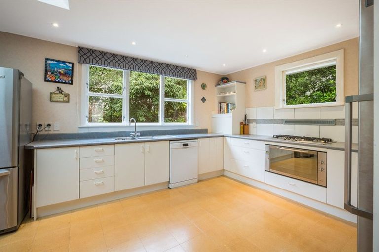 Photo of property in 3 Glentui Grove, Khandallah, Wellington, 6035