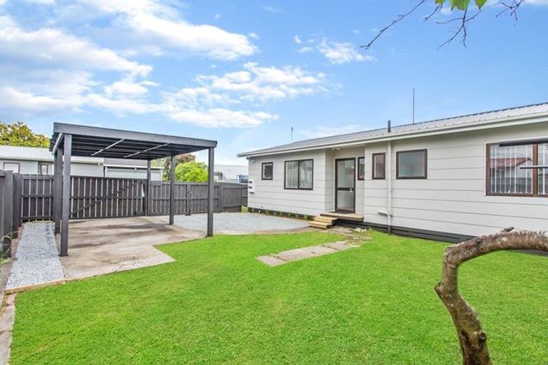 Photo of property in 1/13 Maplesden Drive, Clendon Park, Auckland, 2103