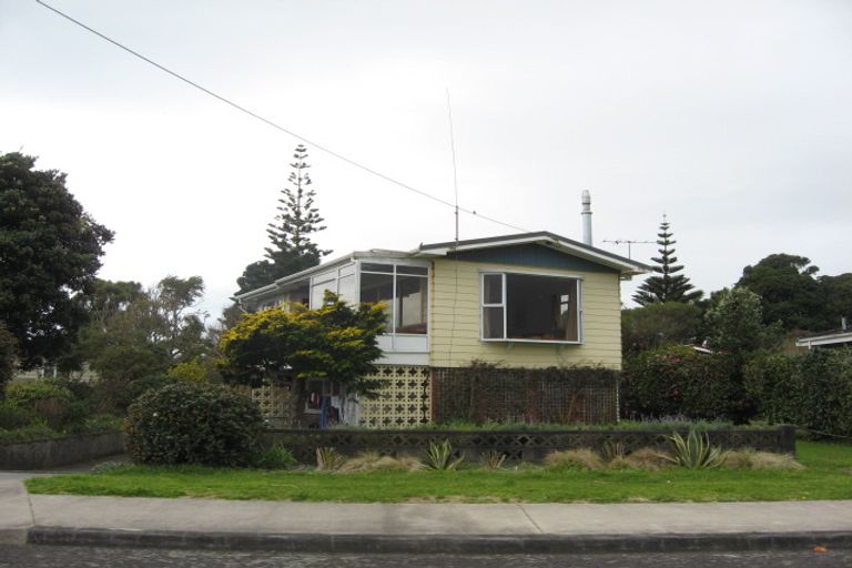Photo of property in 25 Pitcairn Street, Oakura, 4314