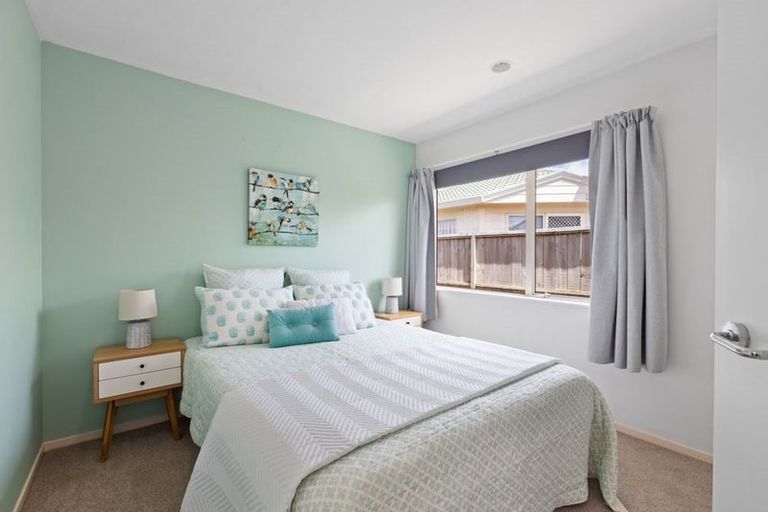 Photo of property in 88 Lakeside Drive, Orewa, 0931