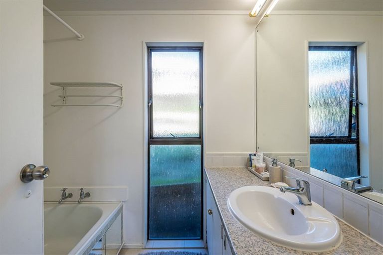 Photo of property in 13 Oaktree Avenue, Browns Bay, Auckland, 0630