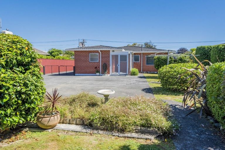 Photo of property in 19 Saint Annes Street, Levin, 5510