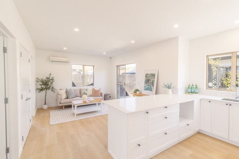 Photo of property in 4/15 Derrett Place, Saint Martins, Christchurch, 8022