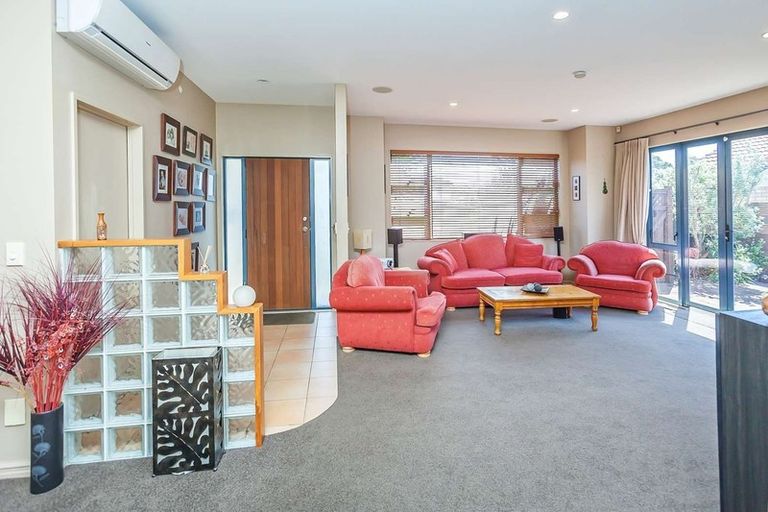 Photo of property in 9 Fearnley Grove, Albany, Auckland, 0632