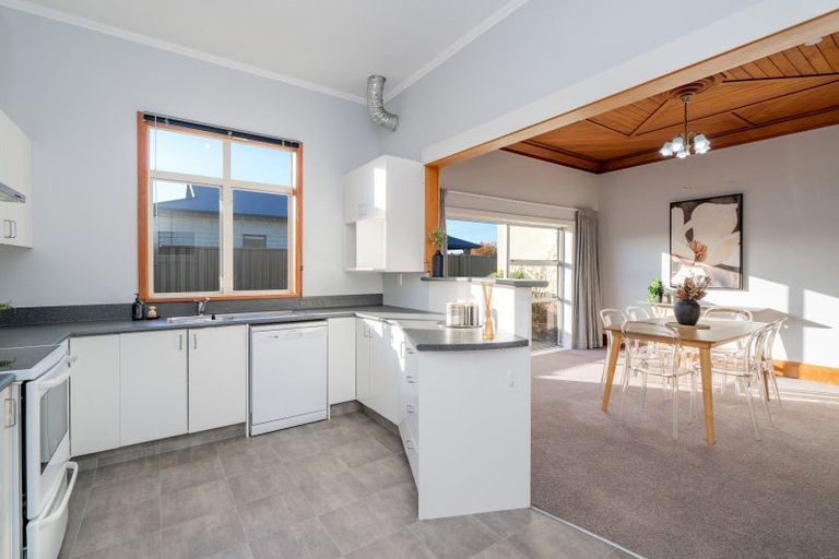 Photo of property in 24 Park Street, Winton, 9720