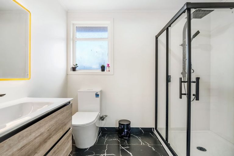 Photo of property in 15 Hockin Place, Fairfield, Hamilton, 3214