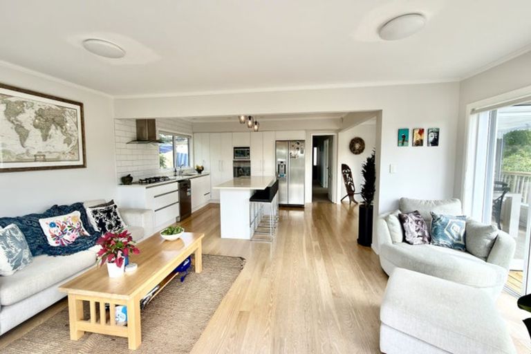 Photo of property in 42 Ravenstone Place, Chatswood, Auckland, 0626