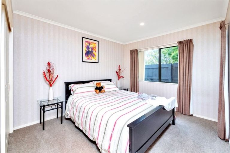 Photo of property in 16 Graven Court, Henderson, Auckland, 0612