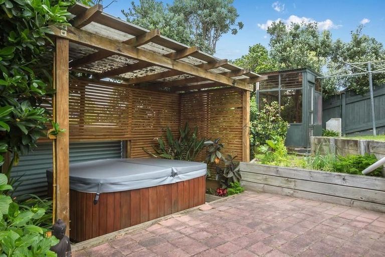 Photo of property in 113 Seaview Road, Paraparaumu Beach, Paraparaumu, 5032