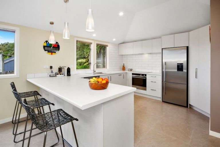 Photo of property in 23 Doris Gordon Crescent, Crofton Downs, Wellington, 6035