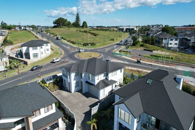 Photo of property in 109 Medallion Drive, Oteha, Auckland, 0632