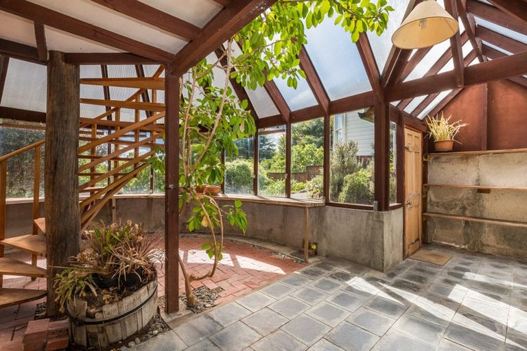 Photo of property in 24 Mahoe Street, Eastbourne, Lower Hutt, 5013