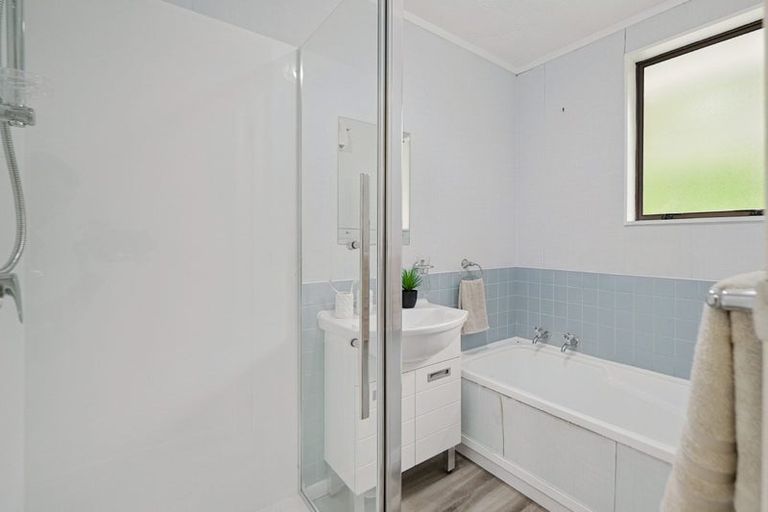 Photo of property in 2a Pokaka Street, Birchville, Upper Hutt, 5018