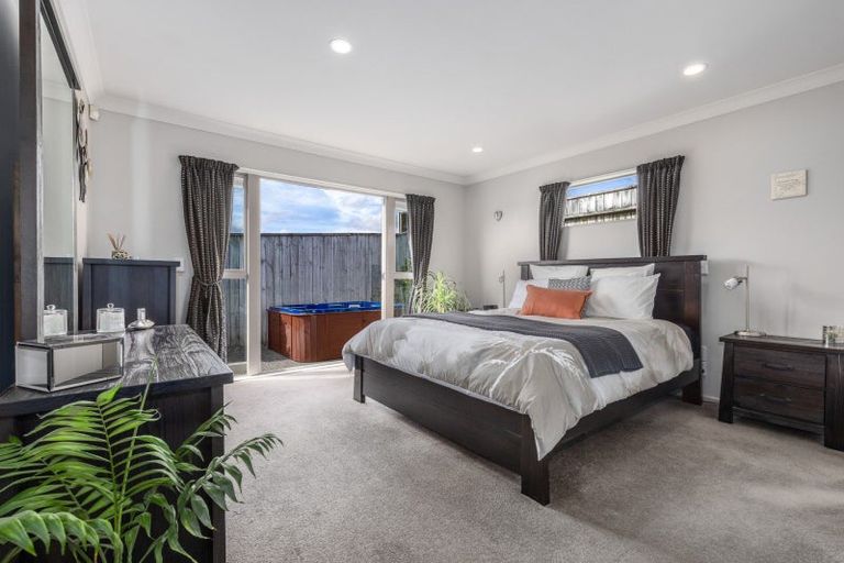 Photo of property in 31 Staithes Drive North, Whitby, Porirua, 5024