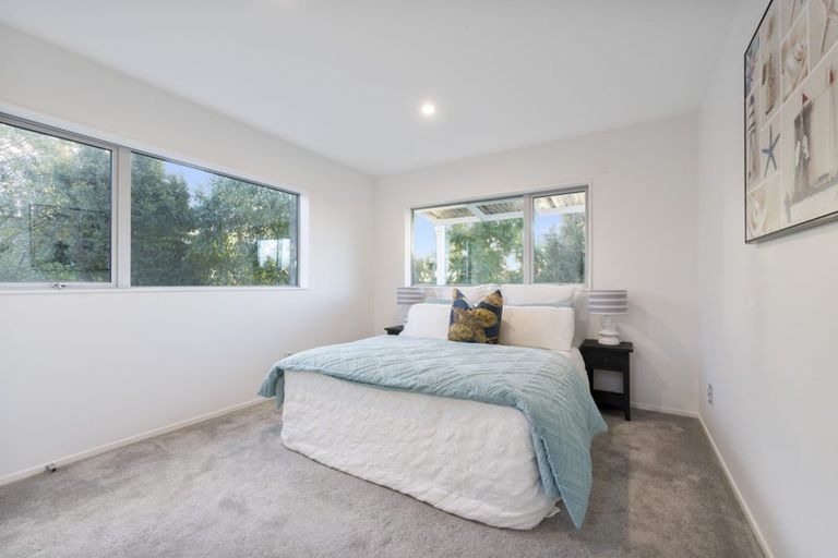 Photo of property in 2 Dhaka Lane, Ranui, Auckland, 0612