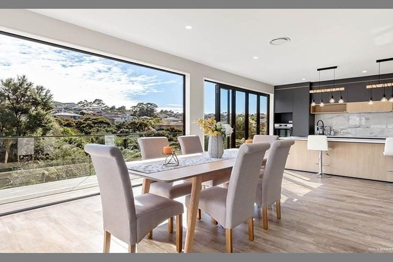 Photo of property in 18 Para Close, Fairview Heights, Auckland, 0632