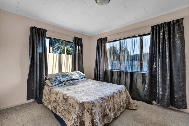 Photo of property in 8a Keats Place, Whalers Gate, New Plymouth, 4310