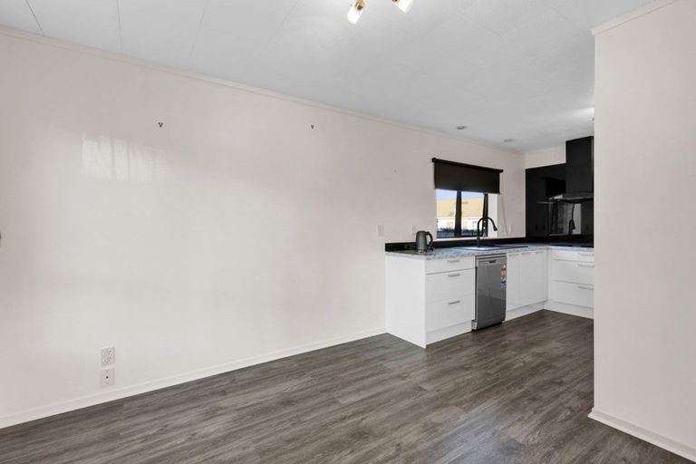 Photo of property in 8a Keats Place, Whalers Gate, New Plymouth, 4310