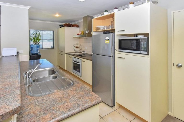 Photo of property in 17 Ashmere Lane, Weymouth, Auckland, 2103