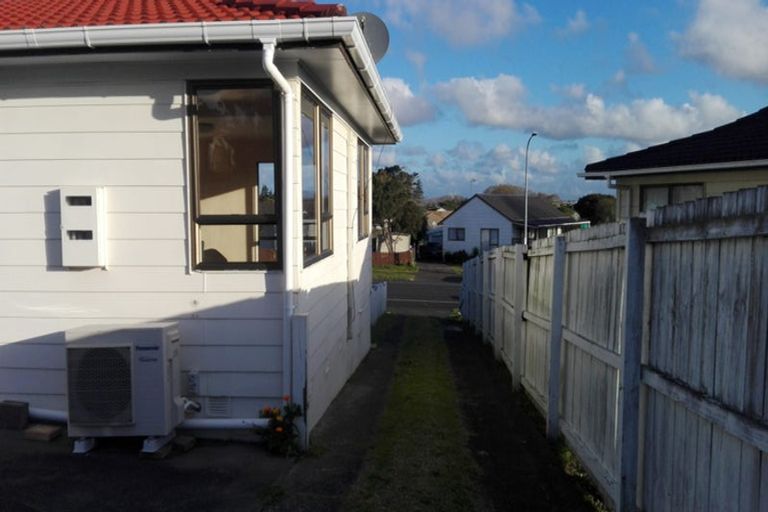 Photo of property in 96 Hyperion Drive, Randwick Park, Auckland, 2105