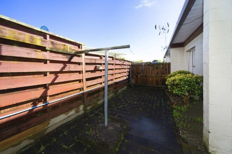 Photo of property in 1/2 Pomelo Road, Te Atatu South, Auckland, 0610