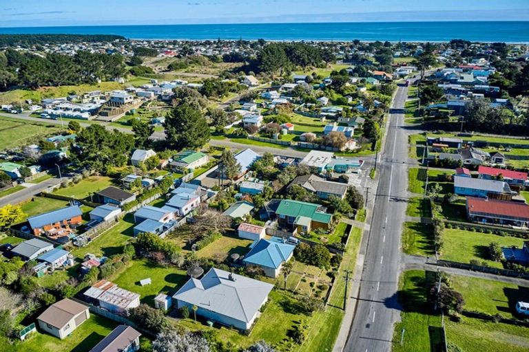Photo of property in 581 Waitarere Beach Road, Waitarere Beach, Levin, 5510