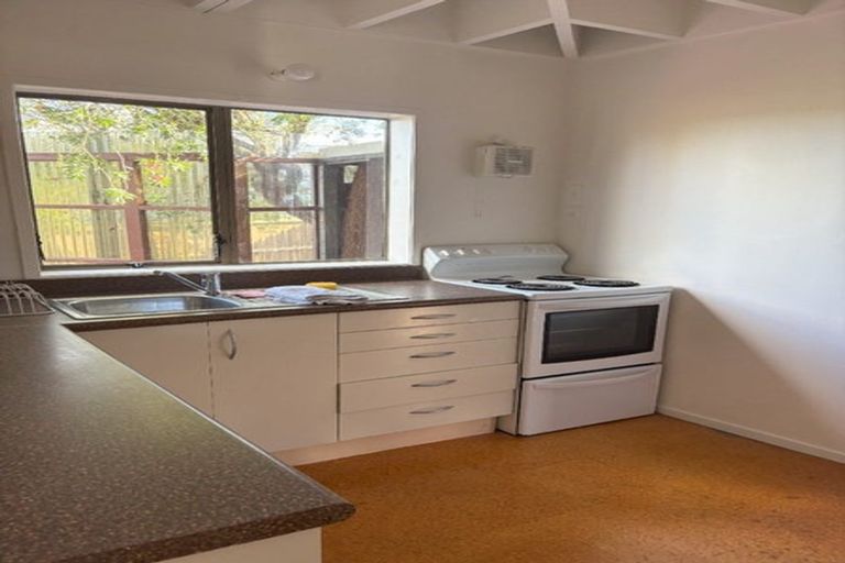 Photo of property in 2/48 Tree View Avenue, Glenfield, Auckland, 0629