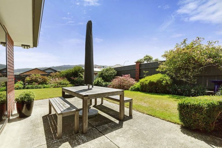 Photo of property in 189 Woodman Drive, Tawa, Wellington, 5028
