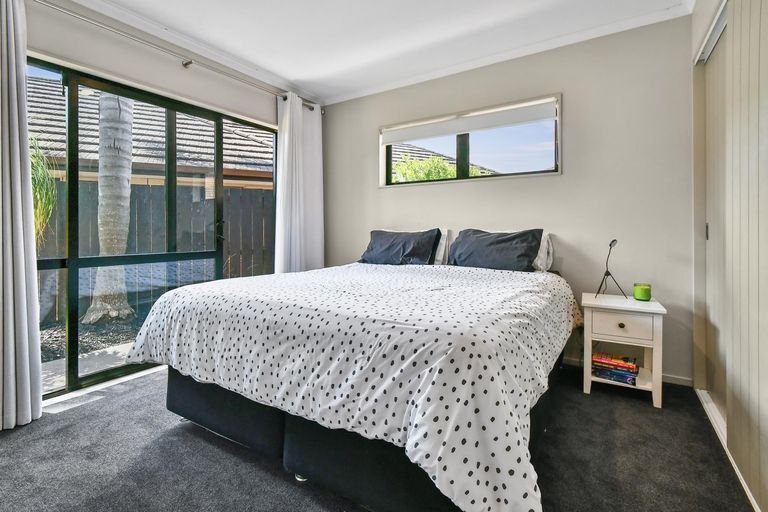 Photo of property in 11a Logan Place, Waiuku, 2123