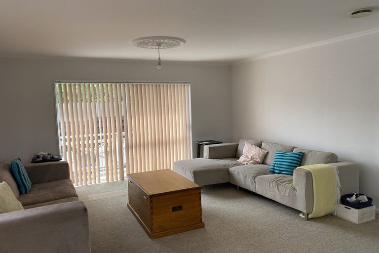 Photo of property in 1/71 Browns Bay Road, Browns Bay, Auckland, 0630
