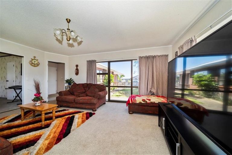 Photo of property in 162 Heta Road, Highlands Park, New Plymouth, 4312