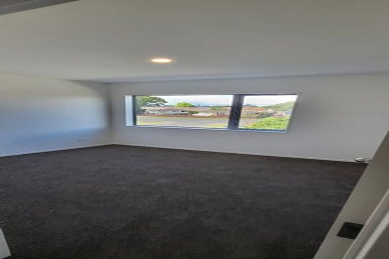 Photo of property in 15a Chadwick Crescent, Mangere East, Auckland, 2024