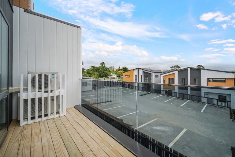 Photo of property in 95a Woodglen Road, Glen Eden, Auckland, 0602