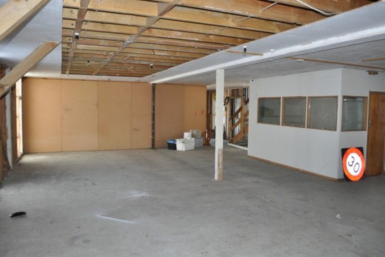 Photo of property in 170 Paraite Road, Paraite, New Plymouth, 4373