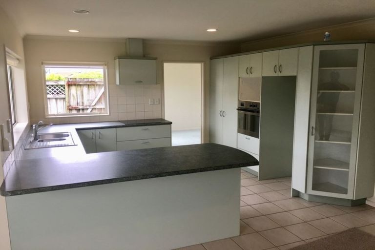 Photo of property in 10 Newry Close, East Tamaki Heights, Auckland, 2016