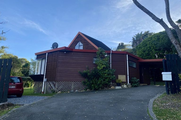 Photo of property in 5 Hira Street, Waikanae, 5036