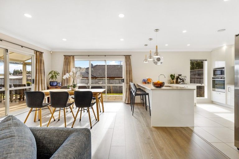 Photo of property in 51 William Gamble Drive, Greenhithe, Auckland, 0632