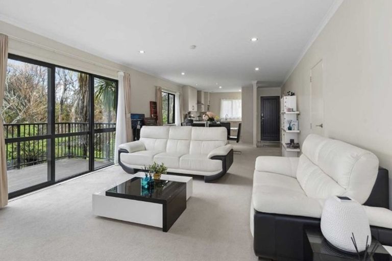Photo of property in 42 Springvale Drive, Fairview Heights, Auckland, 0632