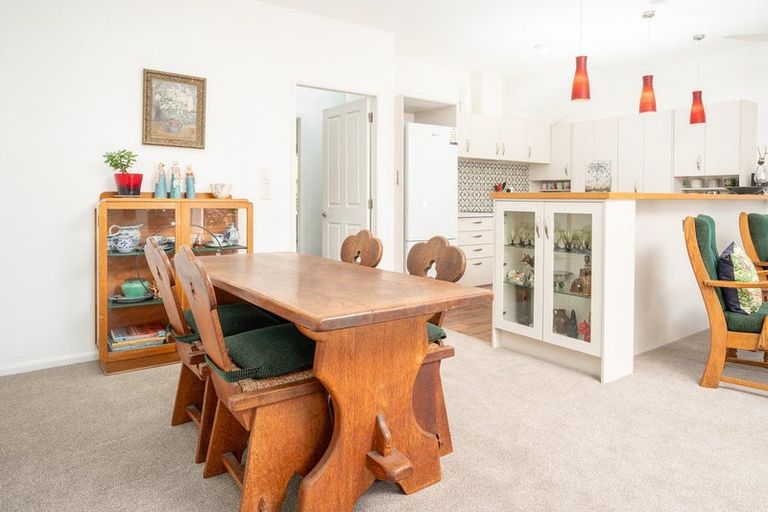 Photo of property in 10 Futuna Close, Karori, Wellington, 6012