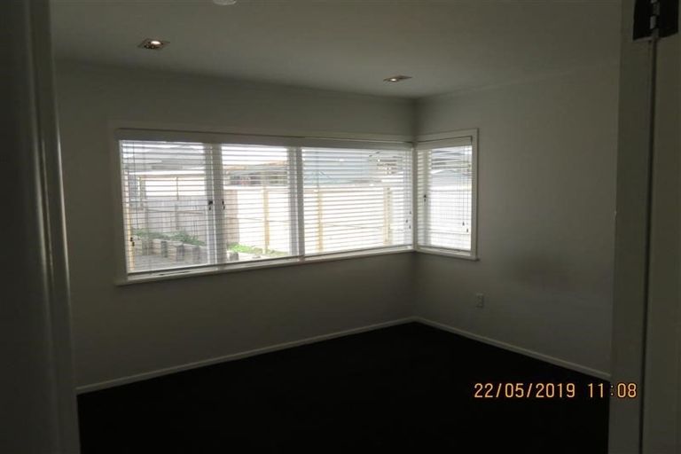 Photo of property in 22 Hepburn Road, Glendene, Auckland, 0602