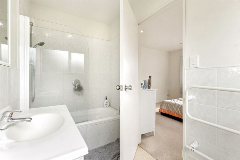 Photo of property in 3/6 Nimstedt Avenue, Oteha, Auckland, 0632