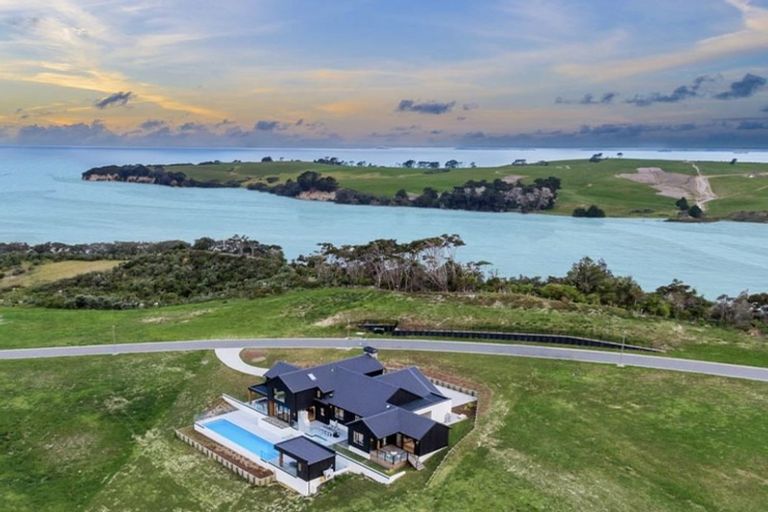 Photo of property in 110 Ahumoana Road, Okura Bush, Silverdale, 0794