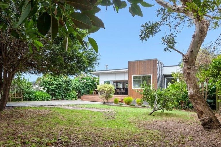 Photo of property in 20 Waikare Road, Raumati Beach, Paraparaumu, 5032